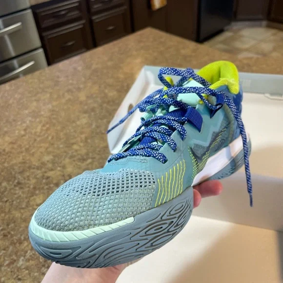 Kyrie flytrap 5 - Picture 5 of 8